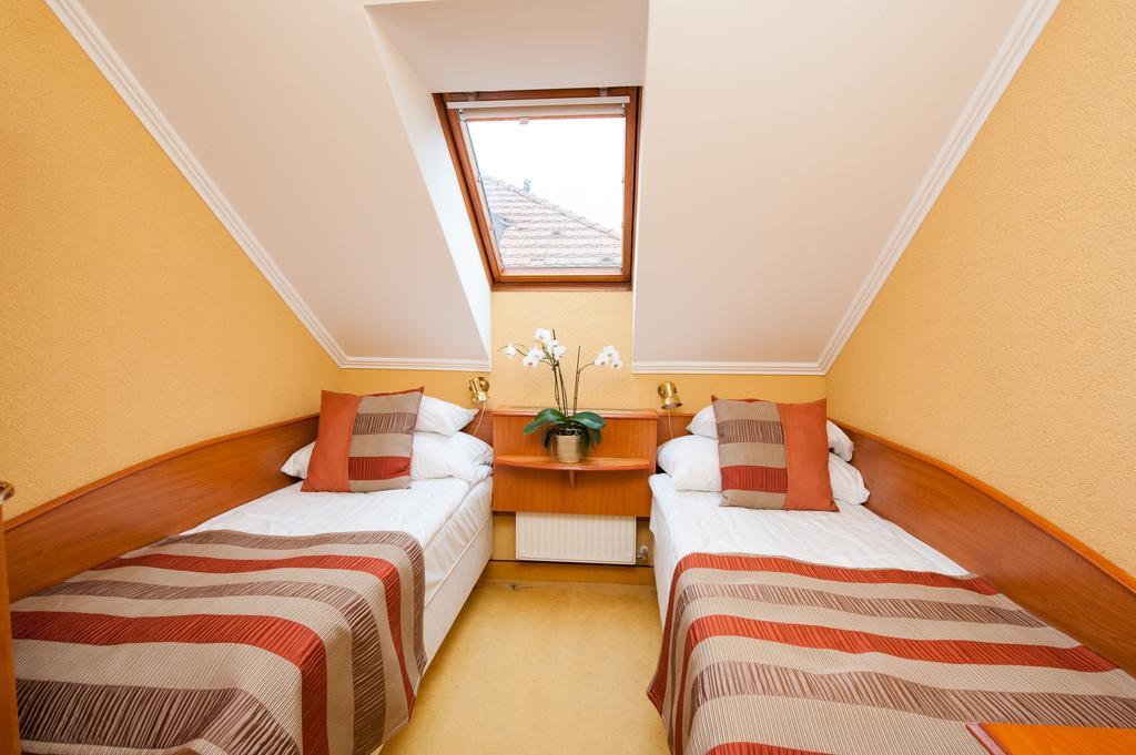 Hotel Spa Heviz Bilik gambar