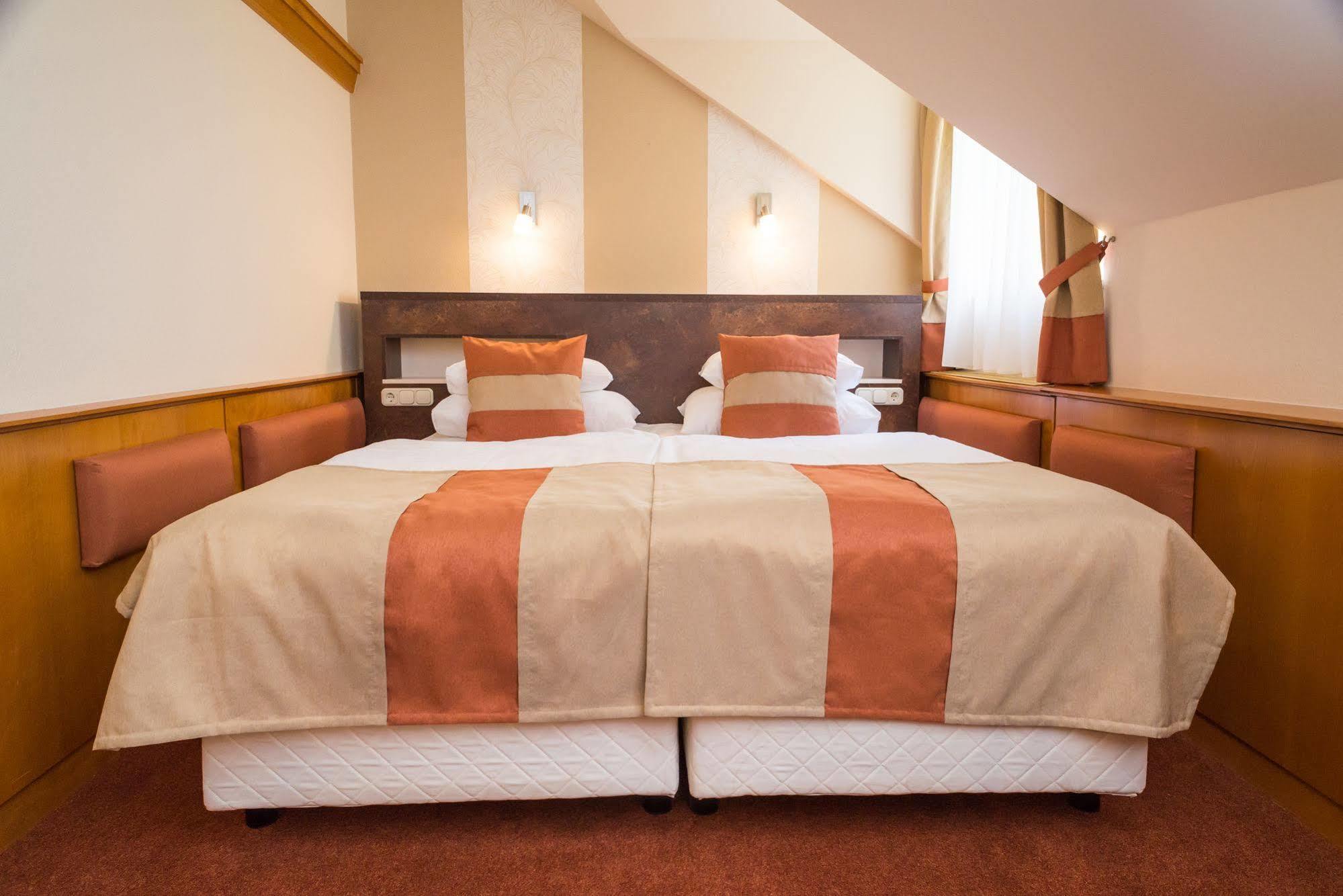 Hotel Spa Heviz Luaran gambar